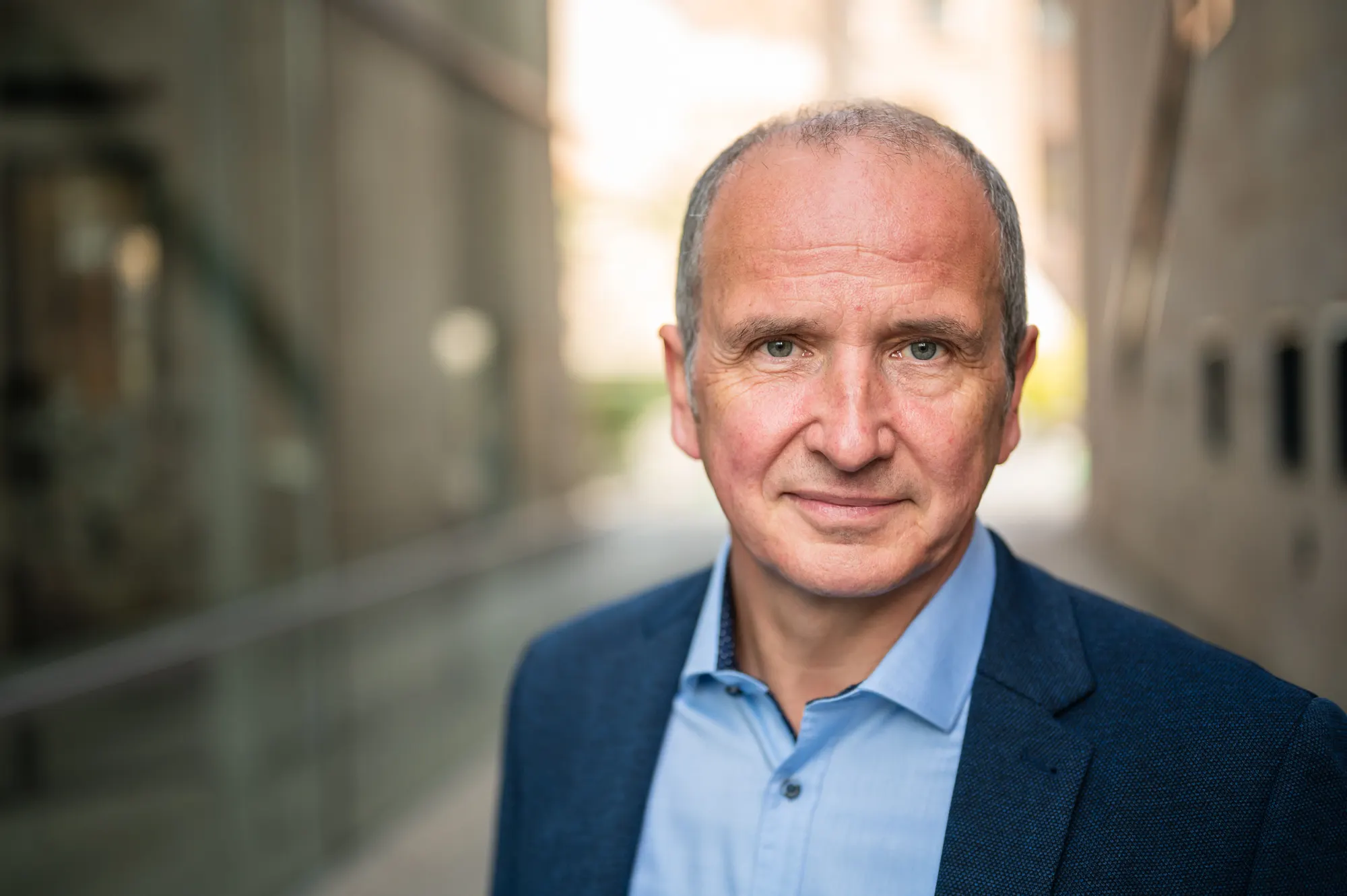 Portraits — Bernd_Klein_2023_small-128